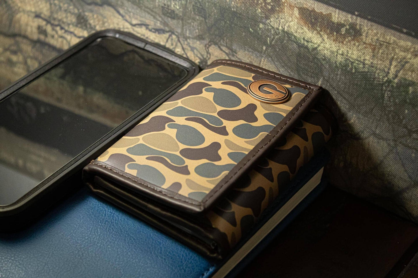 Georgia Bulldogs Men's Trifold Old School Camo Leather Wallet.