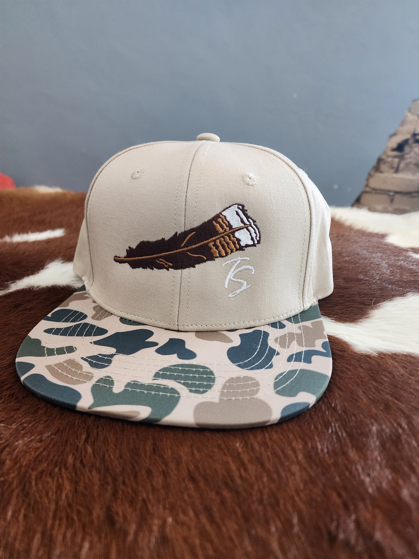 Men's Thomas Strut's Apparel Co. Feather Trucker Hat-Beige/Old School Camo